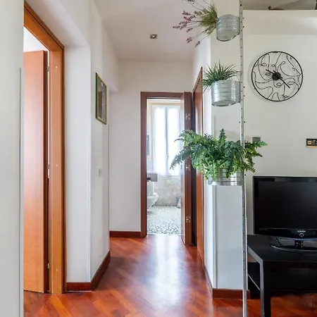 Smart Downtown Apartment *